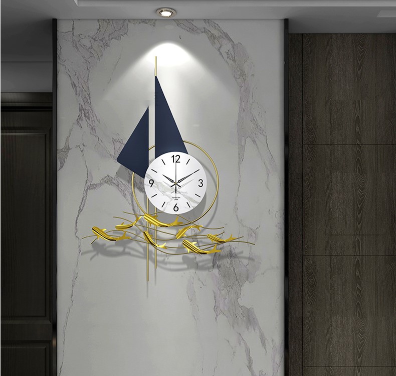 dong ho treo tuong thuan buom xuoi gio