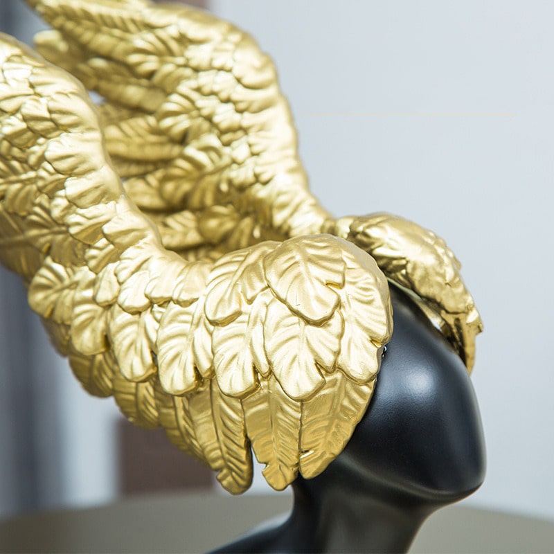 Cặp tượng nghệ thuật "Tiên hắc ám"